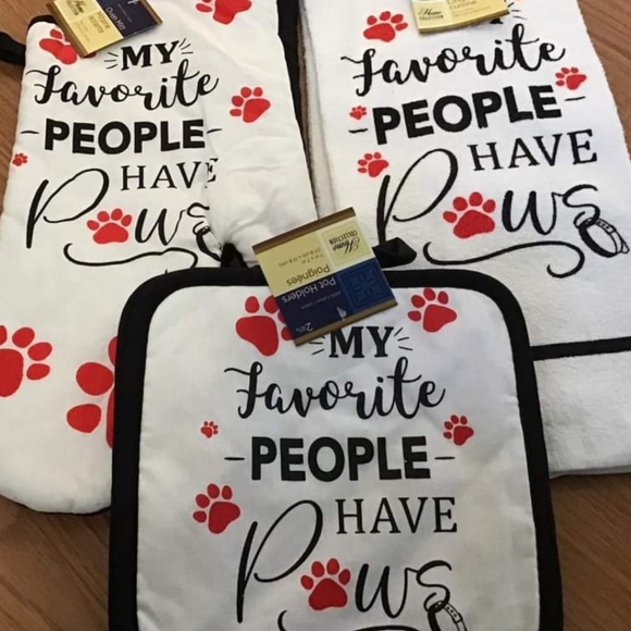 🔥Host Pick 🔥NWT Paws 🐾 Kitchen ensemble - Picture 2 of 5